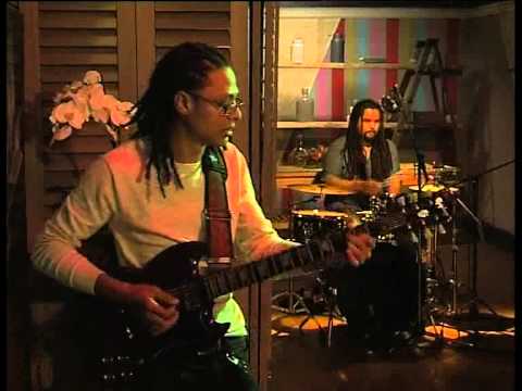 Maya Spector performs on Expresso