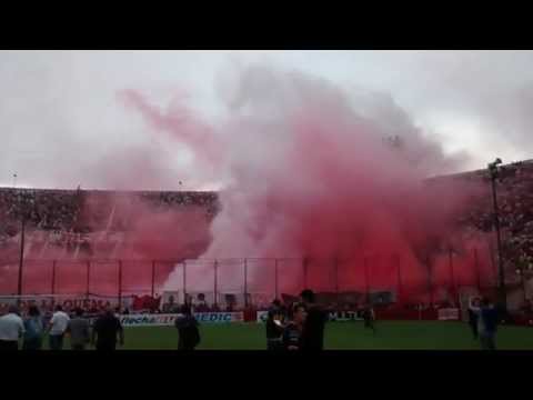 "Huracán 4 - Independiente Rivadavia 0 - GDV desde el campo de juego" Barra: La Banda de la Quema &bull; Club: Huracán