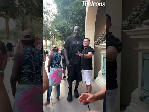 Shaquille O'Neal Greeting Fans In Italy While Going To A Business Deal💰#shaq #shaquilleoneal