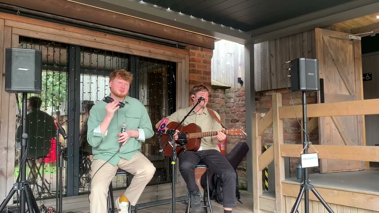 'Better Together' live at @The Normans, York. Performed by Sunday Soul Duo