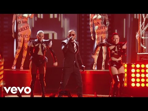 Yandel - Calentura (Premios Juventud 2015)[Courtesy of Univision]
