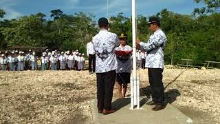 preview picture of video 'Upacara Hari PGRI Ke 73 di SMAN 1 Mamboro Sumba Tengah NTT(1)'