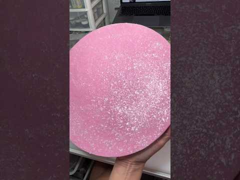 How to make your fondant sparkle with edible glitter #cakedecorating #howto #glitter #cakehacks