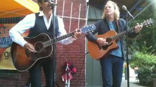 Alejandro Escovedo sings "Anchor"