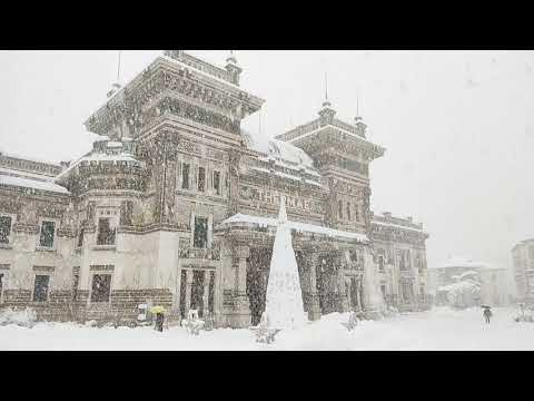 Piazza Lorenzo Berzieri innevata a Salsomaggiore, 28 dicembre 2020