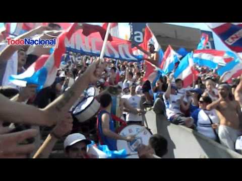 "Entrada de LBDP a la tribuna clásico ap 2011" Barra: La Banda del Parque • Club: Nacional