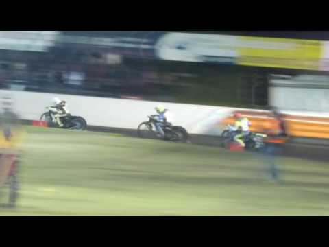 speedway veenoord 24 sept  2016  Gouden helm  heat 19  1e viktor trofimov  2e romano hummel  3e marc