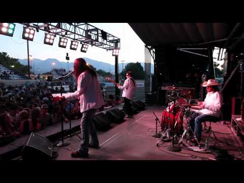 Jeffrey James and the Wanted Gang- Mexican Girl (Live With Uncle Kracker)