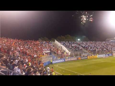 "LA HINCHADA AMERICANA CELEBRANDO  TRIUNFO EN CHILE" Barra: Baron Rojo Sur • Club: América de Cáli