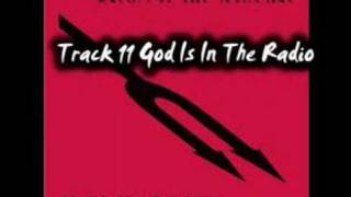 Queens of the Stone Age - God Is In The Radio
