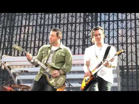 Avenged Sevenfold - Synyster Gates gives Zacky Vengeance a love tap