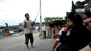 preview picture of video '花蓮 石梯坪 海鯨號船長解說釣魷魚注意事項'
