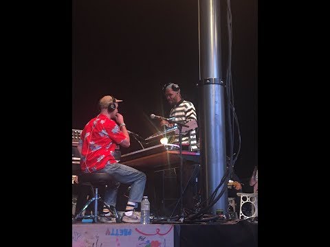 Frank Ocean and Buddy Ross performing a broken down version of Nikes 💙 💛