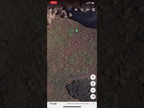 ラノ・ララク(右)とポイケ(左)の眺め。