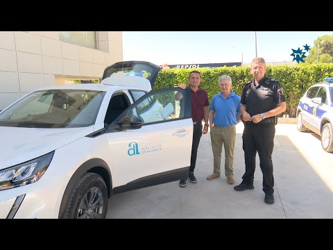 La Diputación entrega un coche eléctrico a la Policía Local de La Nucía
