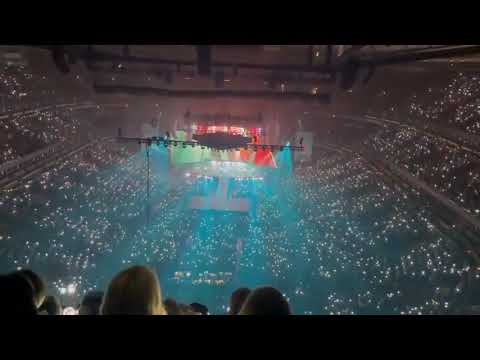 Stays singing Hellevator in the concert 😭❤ #straykids #hellevator #2ndworldtour_maniac #skz