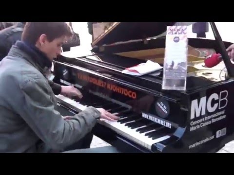 Spontaneous improvisation on Street Piano in Barcelona!