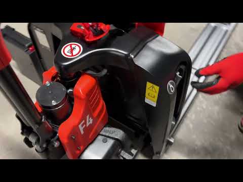 Paleciak elektryczny EP F4 wymiana baterii, praca z dwoma bateriami. Spare Warszawa