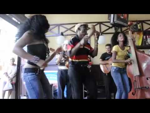 Los 5 de Son.Cuban Music in La Dichosa Bar, Havana, Cuba with Tamara & Naedys.