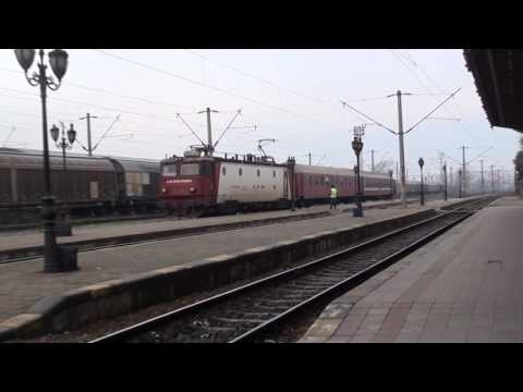 Tren R5442 Suceava Nord - Bacau intra in statia Suceava cu locomotiva electrica EA768 - 12.11.2016