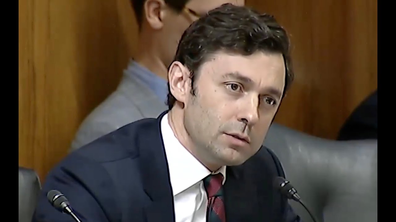 MUST-SEE: Star Democrat makes a FOOL out of Trump official at hearing