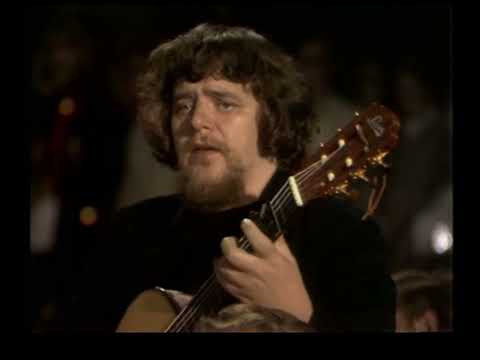 Fred Åkerström uppträder 1971