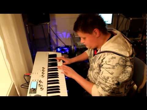 Orjan Nilsen, the human arpeggio, plays Armin van Buuren - Communication
