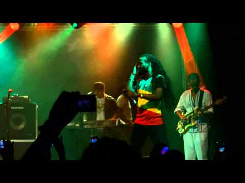 Vinheta Oficial Carnareggae na Praia da Taíba dia 01/03 - Al Griffiths (The Gladiators)