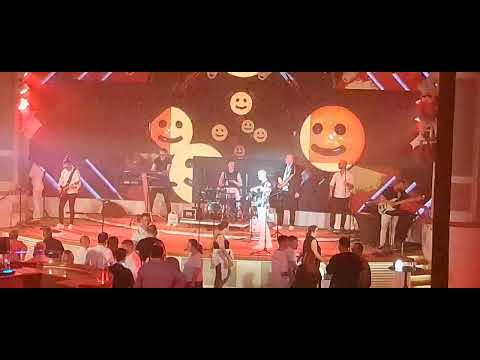 AIDAcosma Beach Club 2025 Black & White Party mit der Band Sleepless