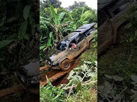 Carro na ponte perigosa