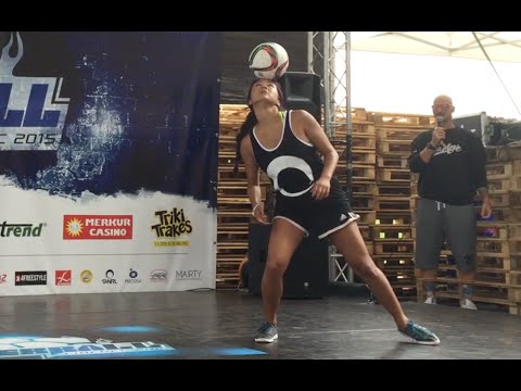 Female Freestyle Battle | Laura Biondo vs Caitlyn Schrepfer | Super Ball 2015