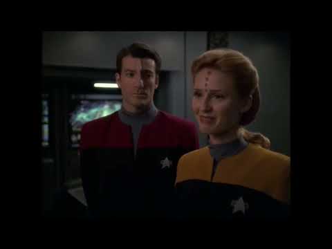 Chakotay introduces Janeway to Naomi, Icheb and Seven of Nine - Star Trek: Voyager 7x10 "Shattered"