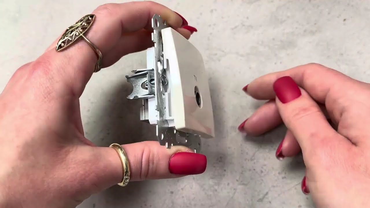 Розетка телевизионная конечная SCHNEIDER Sedna Design бежевый SDD112471