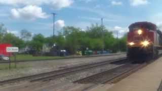 preview picture of video 'CN train BLASTS by Durand Union Station'