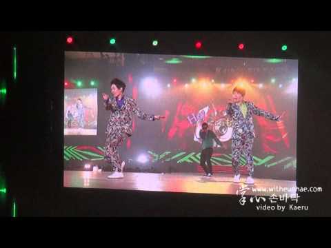 120805 DongHae&EunHyuk @ SMTown Tokyo - OPPA OPPA [Cr: witheunhae]