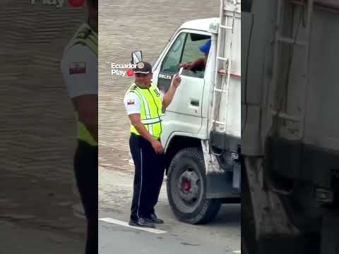💸 Vigilante del Revuelo. En Guayas, cantón Daule, en el sector Urb. La Rioja, un agente de tráns...