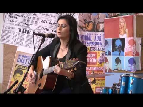 Lorraine O'Reilly  sings  'Tennesee Waltz' on The Green Room