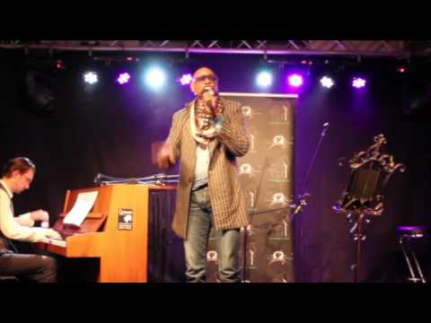 The Singers' corner Berlin - October - "A man's world" Dennis LeGree