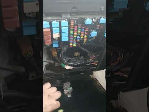 Change DEF on a 2014 hino 268 model. we will go over troubleshooting and parts replacement.