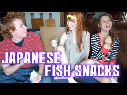 My family eats Japanese fish snacks 弟に梅を食べさせたら・・・ (My family eats Japanese fish snacks 弟に梅を食べさせたら・・・)