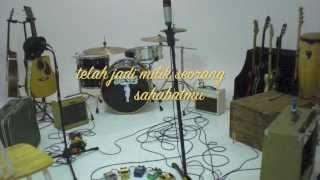 Download lagu The Rain - Kita Tak Bisa Bersama (Video Lirik) mp3 Download lagu The Rain - Kita Tak Bisa Bersama (Video Lirik) mp3