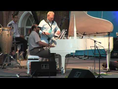 Станислав Великий и Фрэнк Лэйси (Frank Lacy) в Царицыно 2011 (4)