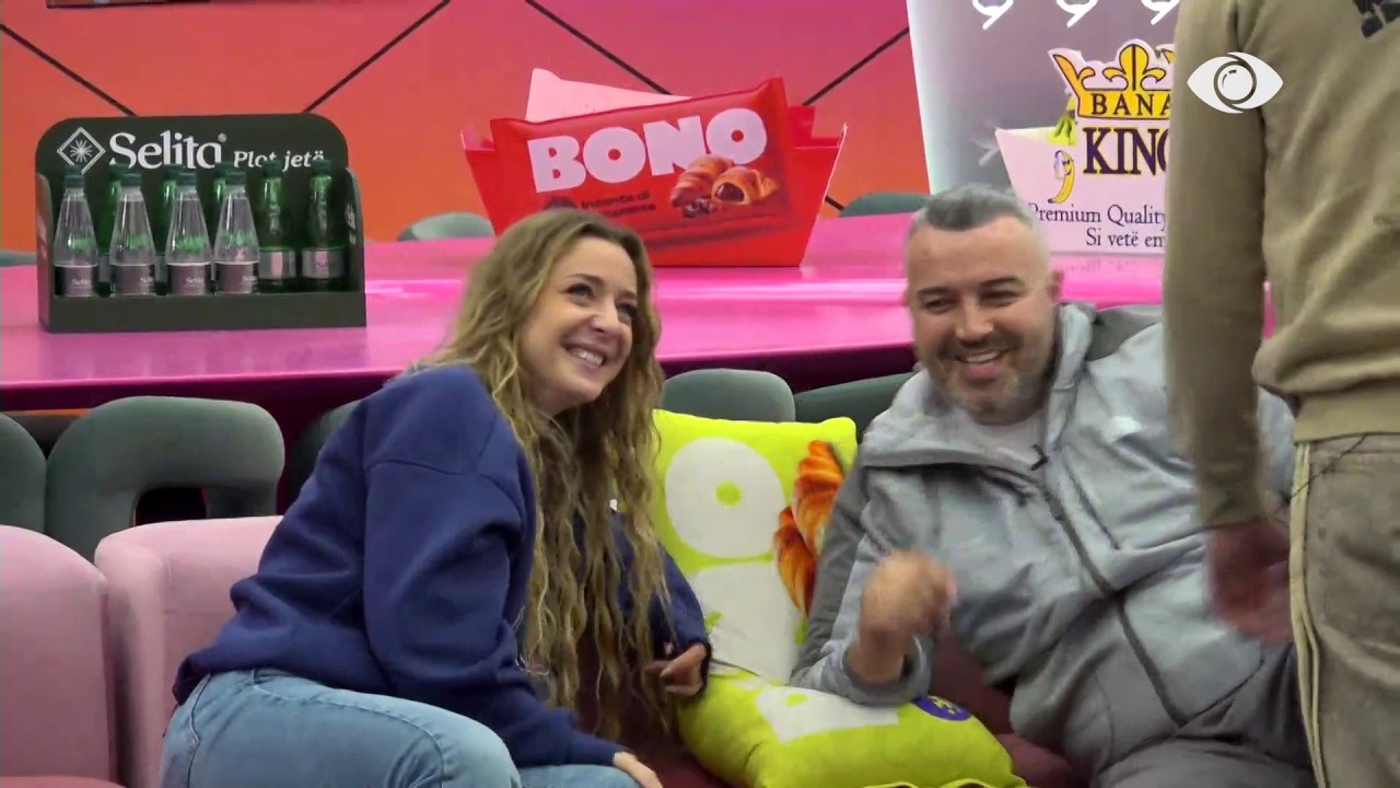 Shëndriti tenton të gudulisë Rogertin, banori rrotullohet në tokë