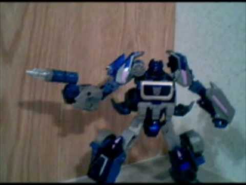 Stop Motion Review 016 - United WFC Deluxe Cybertronian Soundwave feat. V3N0M SIERRA