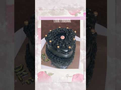 Vintage cake in black 🖤 #egglessbakes #freshcream #cakedecorating #cakeoftheday #birthday