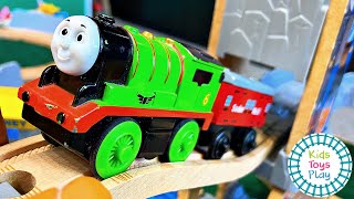 Thomas Wooden Railway Zig Zag Track Build & Crashes
