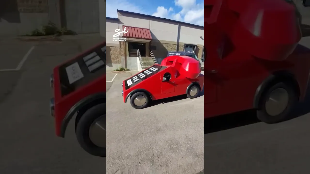 It gives being on your phone whilst driving a whole new meaning...☎️ #cars #phone #vehicles