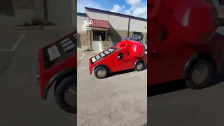 It gives being on your phone whilst driving a whole new meaning...☎️ #cars #phone #vehicles