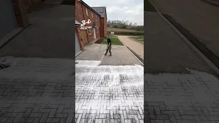 Pressure Washing A Driveway! 💦 #washing #cleaning #driveways
