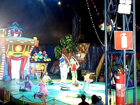 DIA 3 DE NOVEMBRO DE 2019 O CORAL PLANTANDO UMA SEMENTINHA VISITANDO O
CIRCO DO PATATI PATATÁ